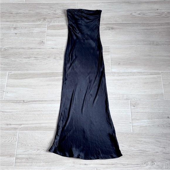 SNDYS. Dresses & Skirts - NWT SNDYS x REVOLVE Angel Strapless Satin Midi Dress in Black